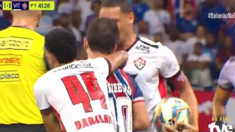 Ex-árbitro critica VAR por erro em Ba-Vi e aponta agressão de Everton Ribeiro