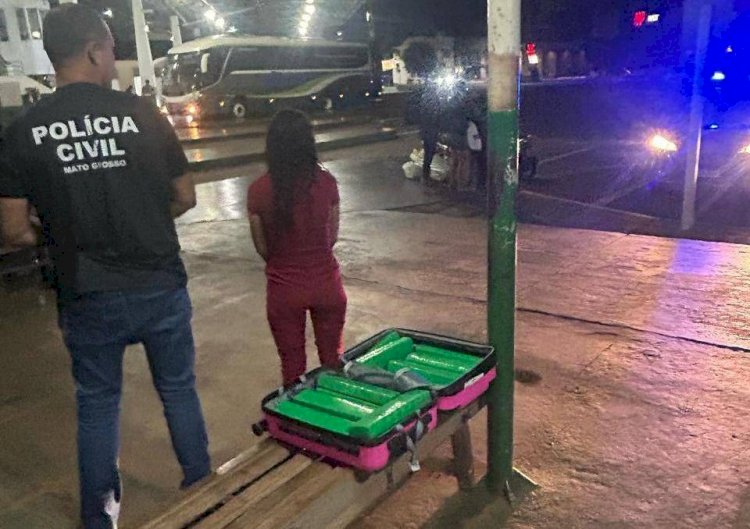 Mulher é presa com 16 quilos de drogas em mala em Tangará da Serra