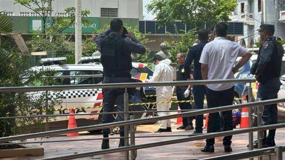 Corpo é encontrado dentro de viatura da Polícia Militar em Cuiabá, e imagens do Vigia MT mostram homem entrando sozinho