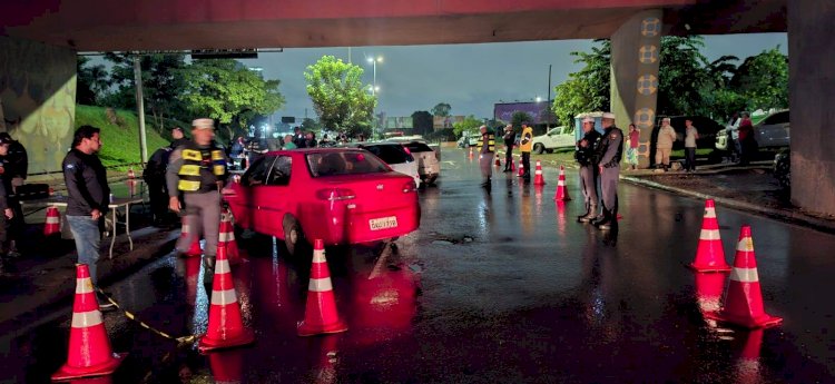 Blitz flagra 8 motoristas embriagados em operação no viaduto da Rodoviária